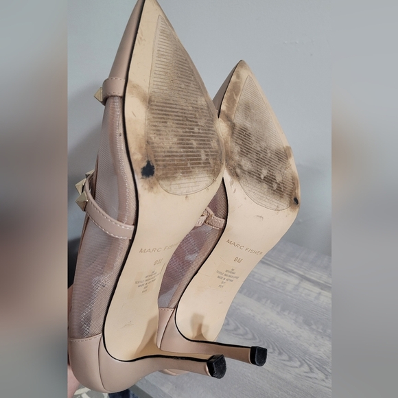 Marc Fisher Nude Pointed Toe With Mesh Sides And Gold Studs Heels Size 9M - Picture 5 of 7